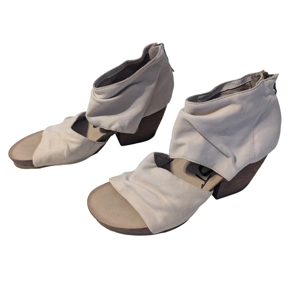 OTBT Patchouli Perforated Leather Ivory Slouchy Wedge Sandals Peep Toe 8.5M